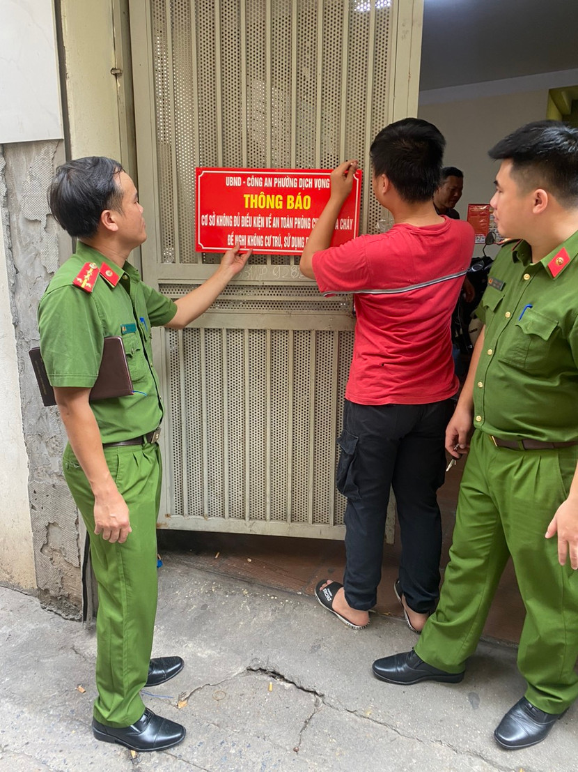 Niêm yết thông báo công khai các cơ sở không đảm bảo đủ yêu cầu về PCCC để chủ nhà trọ khắc phục Niêm yết thông báo công khai các cơ sở không đảm bảo đủ yêu cầu về PCCC để chủ nhà trọ khắc phục