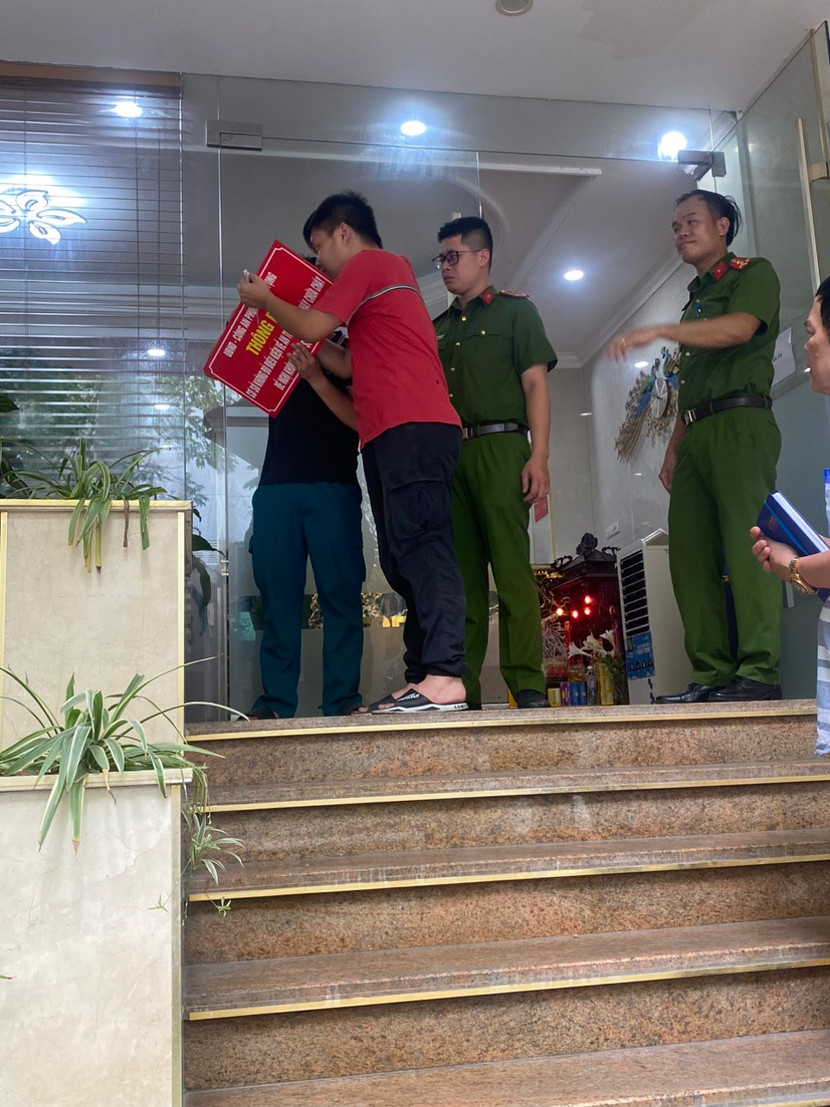 Lực lượng công an và người dân cùng trao đổi các biện pháp PCCC Lực lượng công an và người dân cùng trao đổi các biện pháp PCCC