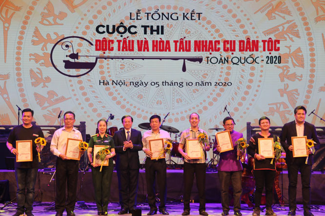 Các đơn vị nhận giải Nhất hòa tấu tại cuộc thi.