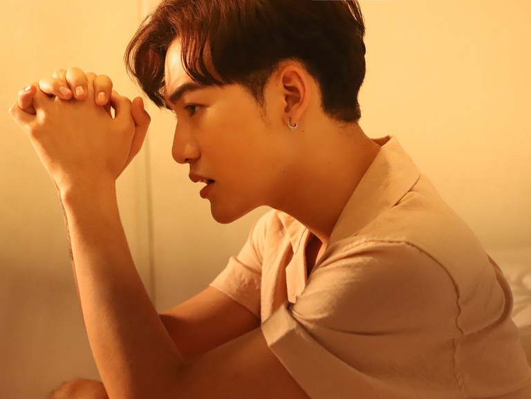 Ca sĩ Ali Hoàng Dương