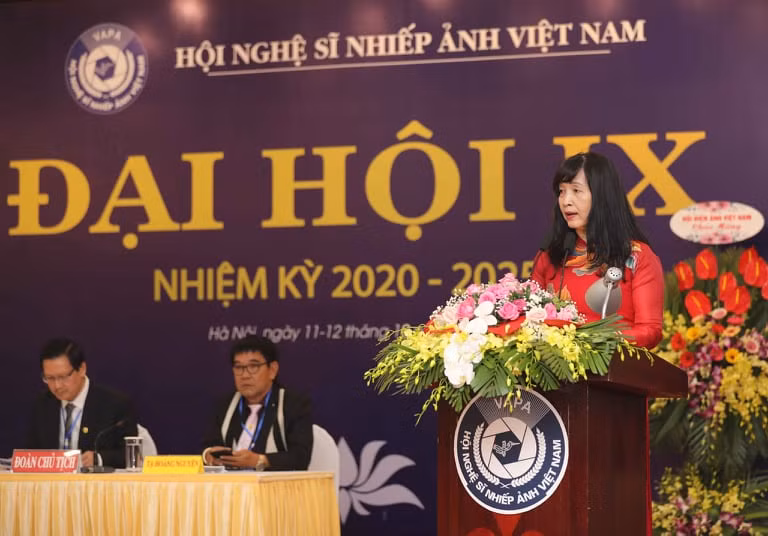 Bà Trần Thị Thu Đông, Chủ tịch Hội Nghệ sĩ Nhiếp ảnh Việt Nam