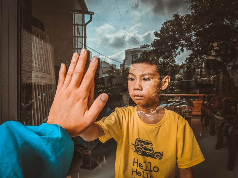 Tác giả Nguyễn Thành Đạt với tác phẩm “Ranh giới mong manh” đã đoạt giải Vàng với hạng mục Ảnh chụp bằng điện thoại