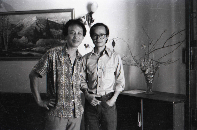 Họa sĩ Lưu Công Nhân và nhạc sĩ Trịnh Công Sơn tại Sài Gòn. Ảnh: Hà Tường chụp 1977