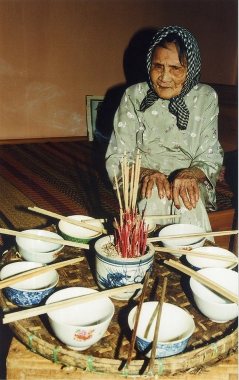 "Đợi con", bức ảnh xúc động về mẹ Việt Nam anh hùng Nguyễn Thị Thứ của nhà nhiếp ảnh Trần Hồng "Đợi con", bức ảnh xúc động về mẹ Việt Nam anh hùng Nguyễn Thị Thứ của nhà nhiếp ảnh Trần Hồng