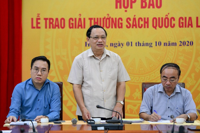 Ông Hoàng Phong Hà, Phó Chủ tịch Hội Xuất bản Việt Nam thông tin về Giải thưởng Sách quốc gia lần thứ 3-năm 2020