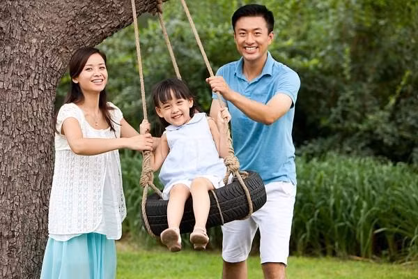 Khoa học đã chứng minh những trẻ gắn bó với cha sau này sẽ xây dựng được các mối quan hệ thân thiết và hạnh phúc
