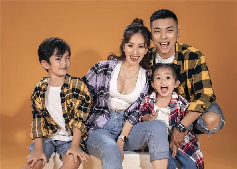 Tổ ấm hạnh phúc của gia đình Phan Hiển - Khánh Thi Tổ ấm hạnh phúc của gia đình Phan Hiển - Khánh Thi