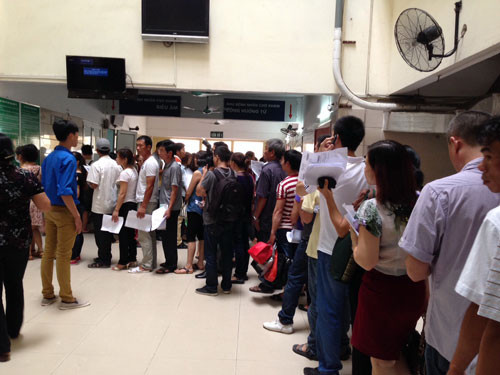 Bộ Y tế yêu cầu kiểm tra, không để xảy ra tình trạng "cò" xếp lốt khám bệnh