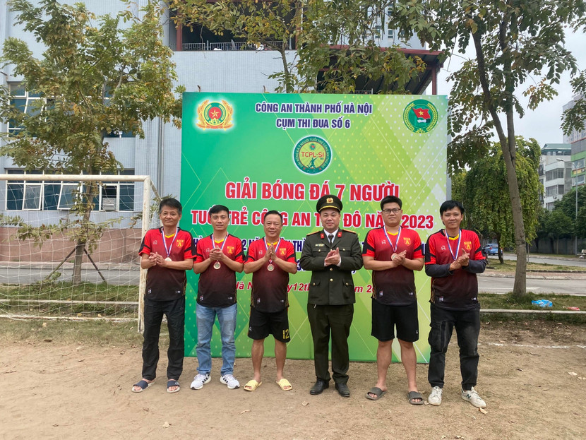 Đội bóng An ninh Thủ đô và Liên quân các Phòng nghiệp vụ đồng giải Ba