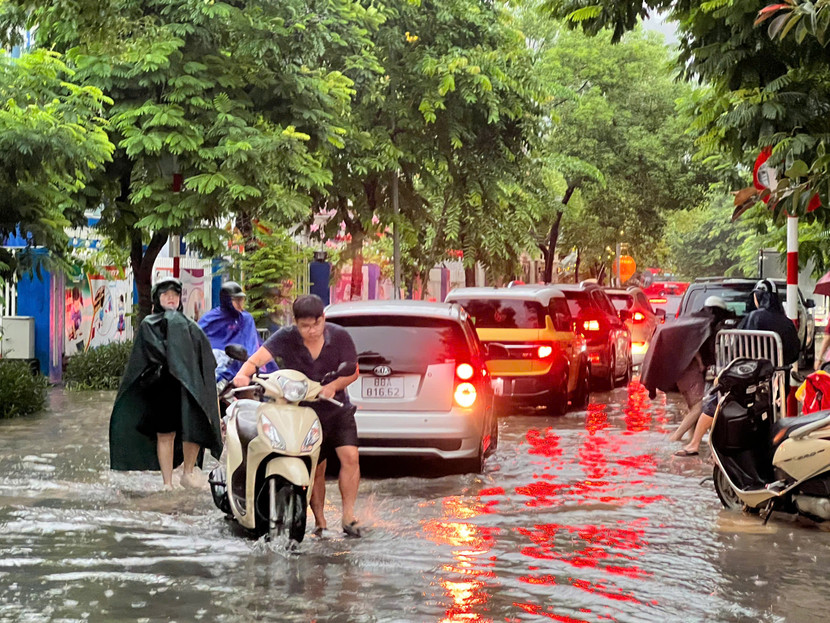 Nhiều phương tiện đã bị chết máy