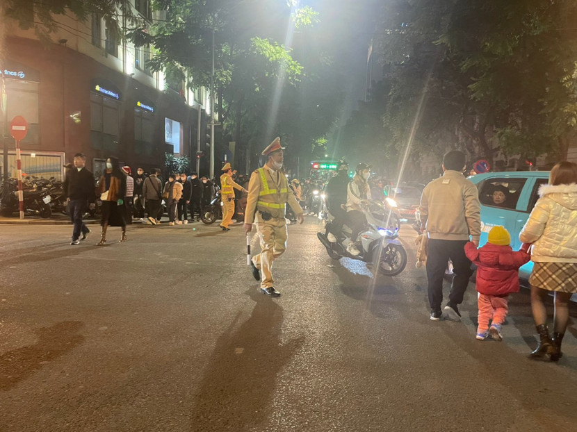 Đội Cảnh sát giao thông số 1 tổ chức phân luồng từ sớm, từ xa