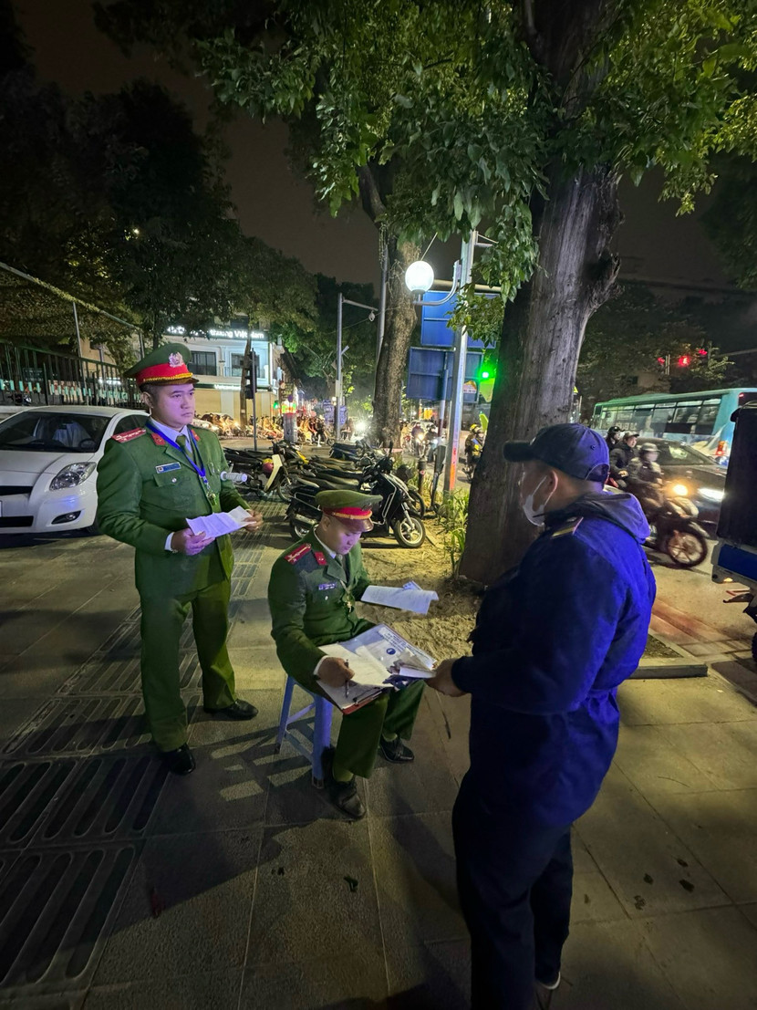 Hàng chục điểm trông giữ xe vi phạm bị xử lý