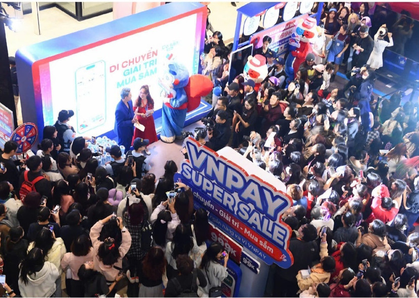 Sự kiện còn gây chú ý với hoạt động livestream liên tục 3 ngày 3 đêm.