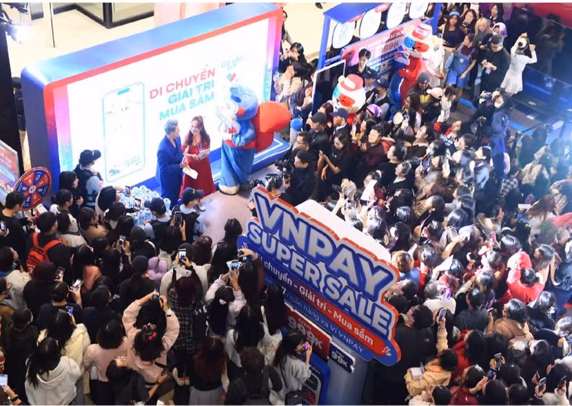 Sự kiện còn gây chú ý với hoạt động livestream liên tục 3 ngày 3 đêm.