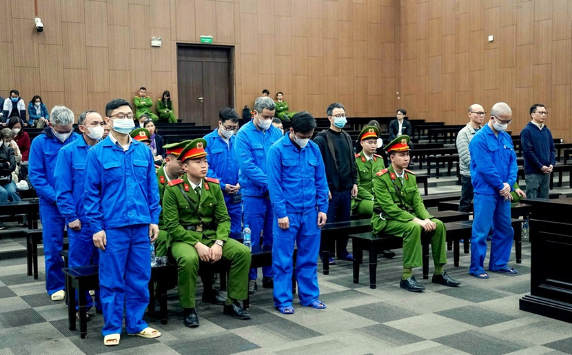 Các bị cáo trong vụ án nghe tòa tuyên án