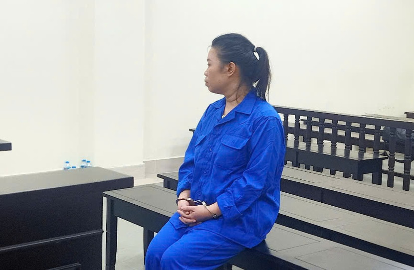 Bị cáo Nguyễn Thị Hồng Nhung tại phiên tòa Bị cáo Nguyễn Thị Hồng Nhung tại phiên tòa