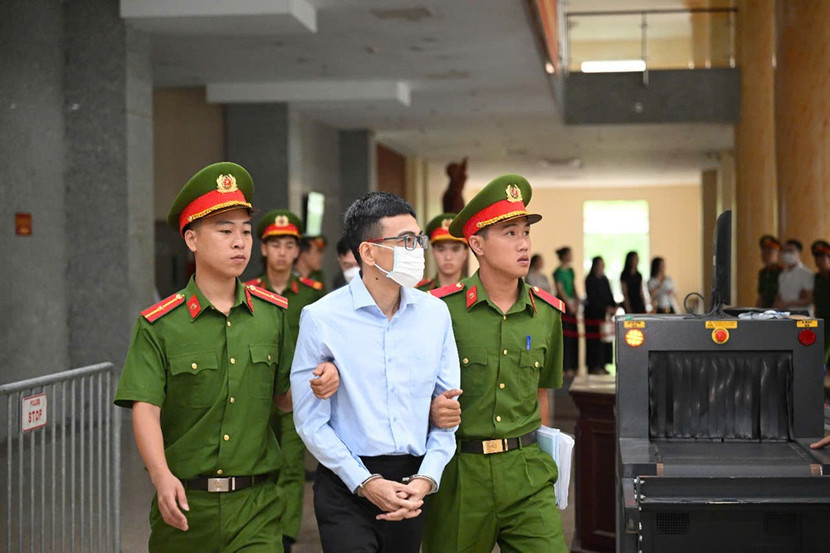 Bị cáo Lê Hải Trà - cựu Phó Tổng giám đốc Sở Giao dịch chứng khoán TPHCM Bị cáo Lê Hải Trà - cựu Phó Tổng giám đốc Sở Giao dịch chứng khoán TPHCM