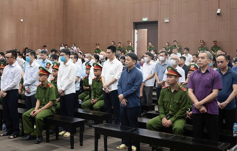 Các bị cáo trong vụ án bị đưa ra xét xử tại tòa Các bị cáo trong vụ án bị đưa ra xét xử tại tòa