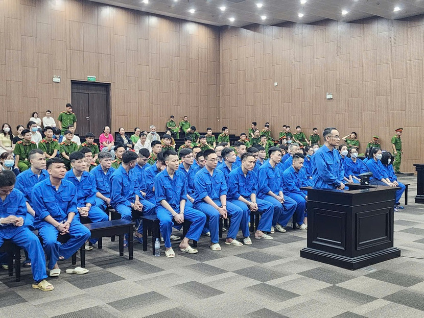 Các bị cáo trong vụ án tập đoàn đoàn đồi nợ kiểu "giang hồ" bị đưa ra xét xử Các bị cáo trong vụ án tập đoàn đoàn đồi nợ kiểu "giang hồ" bị đưa ra xét xử