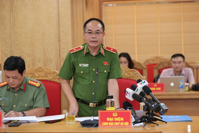 Thiếu tướng Nguyễn Thanh Tùng, Phó Giám đốc CATP Hà Nội thông tin về vụ án tại một buổi họp báo Thiếu tướng Nguyễn Thanh Tùng, Phó Giám đốc CATP Hà Nội thông tin về vụ án tại một buổi họp báo