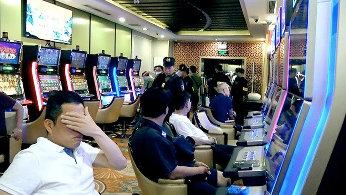 Lực lượng chức năng triệt phá "ổ bạc" hàng trăm triệu USD Lực lượng chức năng triệt phá "ổ bạc" hàng trăm triệu USD