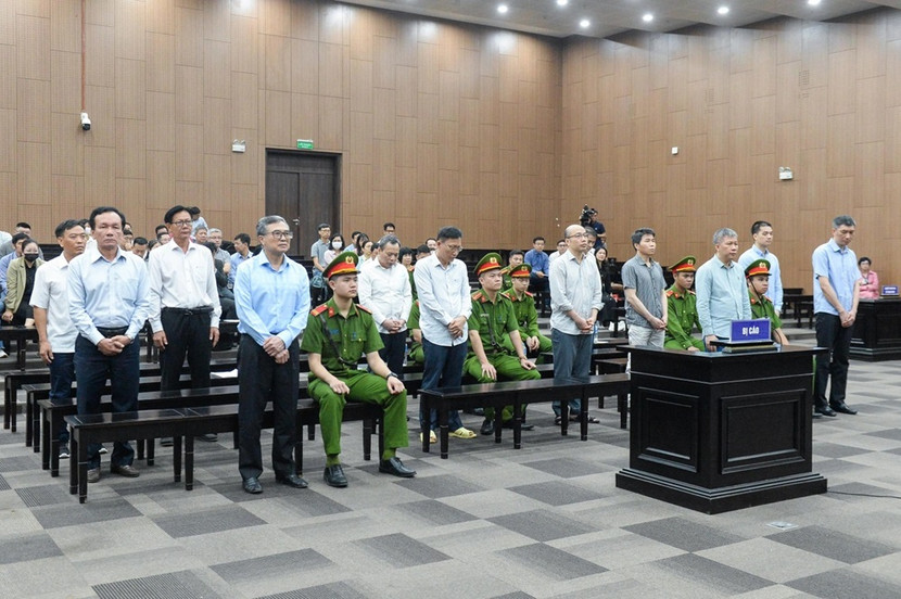 Các bị cáo trong vụ án bị đưa ra xét xử tại phiên tòa