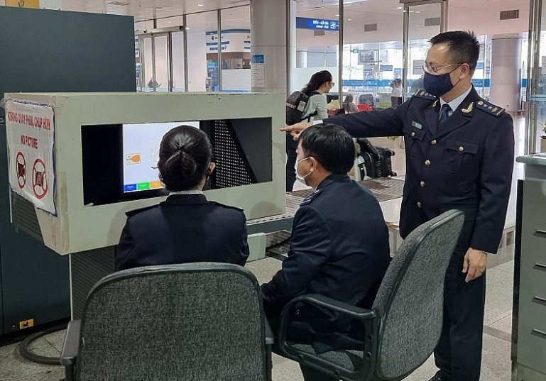 Lực lượng hải quan cửa khẩu tăng cường kiểm tra nhằm ngăn chặn, triệt phá hàng lậu Lực lượng hải quan cửa khẩu tăng cường kiểm tra nhằm ngăn chặn, triệt phá hàng lậu