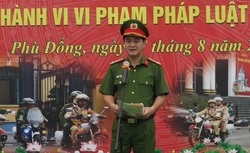 Thượng tá Nguyễn Ngọc Hồi (Trưởng Công an xã Phù Đổng) phát biểu khai mạc.