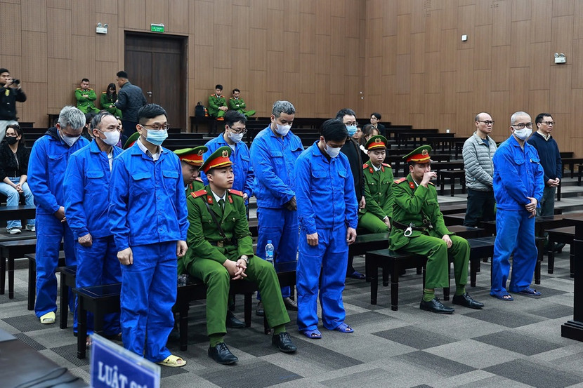 Các bị cáo trong vụ án khi nghe Viện kiểm sát luận tội Các bị cáo trong vụ án khi nghe Viện kiểm sát luận tội