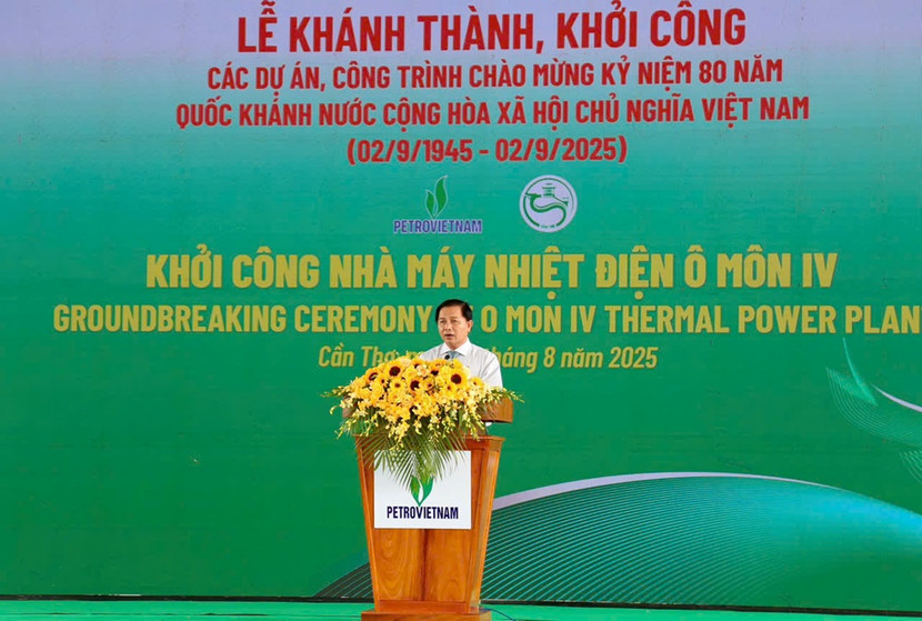 Đồng chí Trần Văn Lâu - Phó Bí thư Thành ủy, Chủ tịch UBND TP. Cần Thơ nhấn mạnh Petrovietnam cần tập trung nguồn lực để sớm hoàn thành NMNĐ Ô Môn IV đúng tiến độ, bảo đảm an toàn lao động, an toàn môi trường và thực hiện nghiêm các cam kết trong đăng ký đầu tư. Đồng chí Trần Văn Lâu - Phó Bí thư Thành ủy, Chủ tịch UBND TP. Cần Thơ nhấn mạnh Petrovietnam cần tập trung nguồn lực để sớm hoàn thành NMNĐ Ô Môn IV đúng tiến độ, bảo đảm an toàn lao động, an toàn môi trường và thực hiện nghiêm các cam kết trong đăng ký đầu tư.