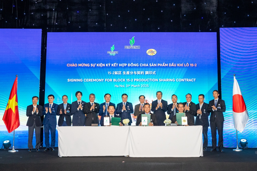 Lễ ký Hợp đồng chia sản phẩm dầu khí Lô 15-2