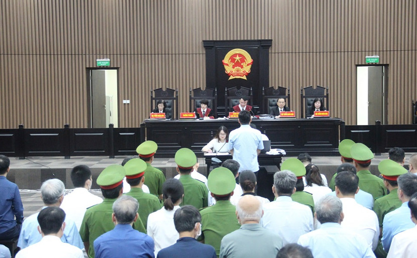 Phiên tòa xét xử 41 bị cáo trong vụ án Tập đoàn Phúc Sơn và các địa phương liên quan Phiên tòa xét xử 41 bị cáo trong vụ án Tập đoàn Phúc Sơn và các địa phương liên quan