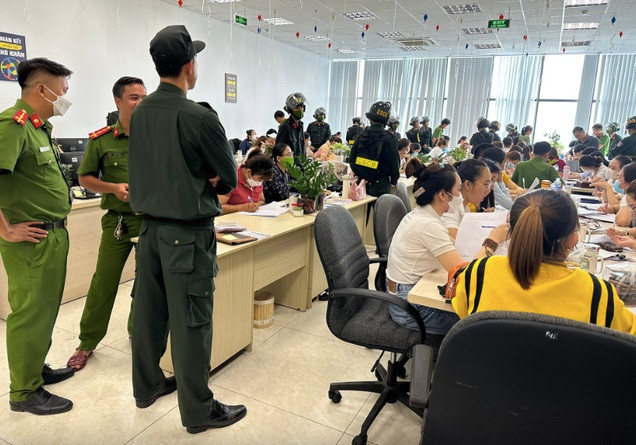 Lực lượng công an triệt phá một tụ điểm đòi nợ kiểu "khủng bố"