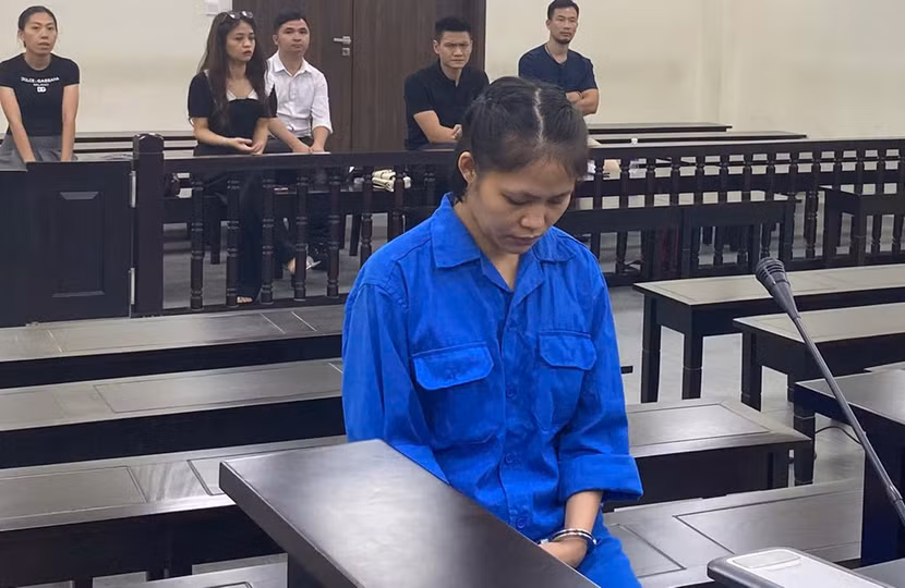 Nguyễn Thị Huyền Trang bị đưa ra xét xử tại phiên tòa
