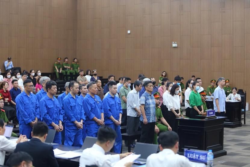 Các bị cáo trong vụ án bị đưa ra xét xử tại phiên tòa