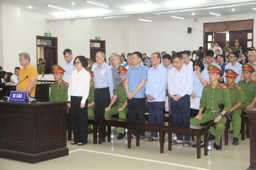 Các bị cáo trong vụ án tại phiên tòa Các bị cáo trong vụ án tại phiên tòa