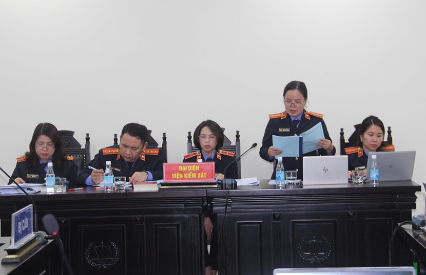 Các kiểm sát viên thực hành quyền công tố tại phiên tòa xét xử cựu Chủ tịch tỉnh Bình Thuận. Các kiểm sát viên thực hành quyền công tố tại phiên tòa xét xử cựu Chủ tịch tỉnh Bình Thuận.