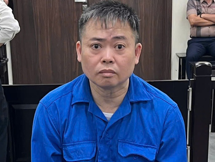 Nguyễn Văn Thiên bị đưa ra xét xử tại tòa.