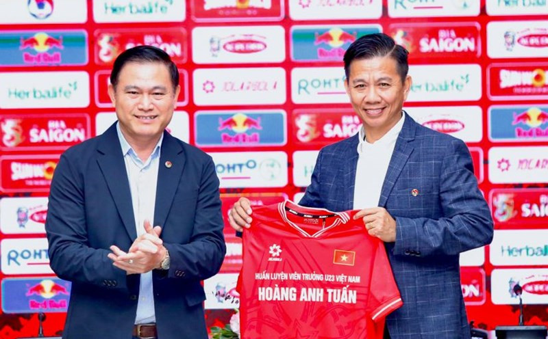 HLV Hoàng Anh Tuấn sẽ tiếp tục công việc tại các đội tuyển trẻ như hợp đồng đã ký với VFF