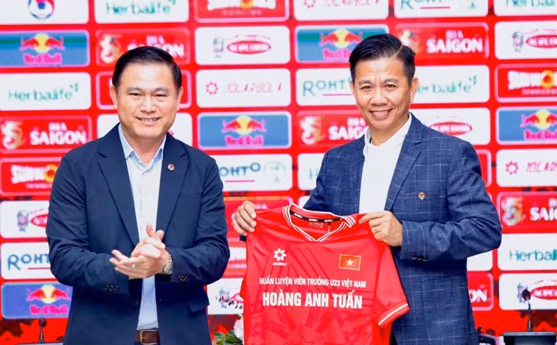 HLV Hoàng Anh Tuấn sẽ tiếp tục công việc tại các đội tuyển trẻ như hợp đồng đã ký với VFF