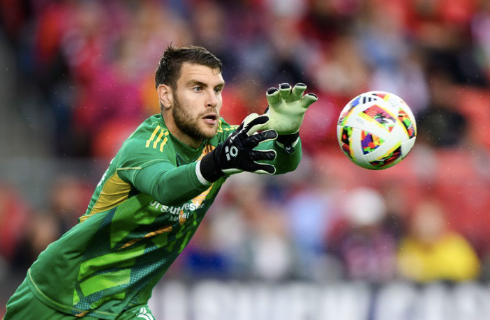 Thủ môn Maarten Paes đã có quốc tịch Indonesia nhưng chưa thể khoác áo ĐTQG