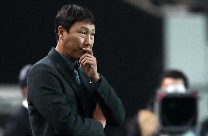 HLV Kim Sang-sik sẽ ra mắt ở trận Việt Nam gặp Philippines trên sân Mỹ Đình ngày 6-6 HLV Kim Sang-sik sẽ ra mắt ở trận Việt Nam gặp Philippines trên sân Mỹ Đình ngày 6-6