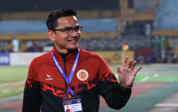 Bến đỗ mới của Kiatisak gây tò mò với truyền thông Thái Lan