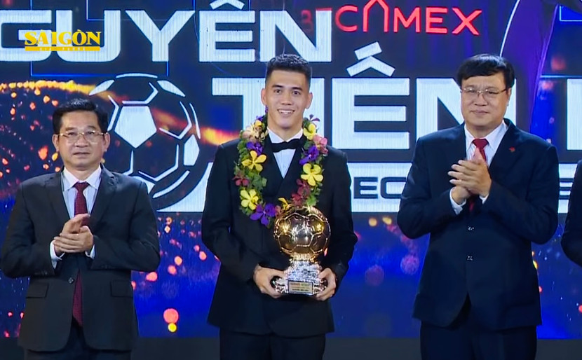 Nguyễn Tiến Linh nhận Quả bóng vàng Việt Nam 2024