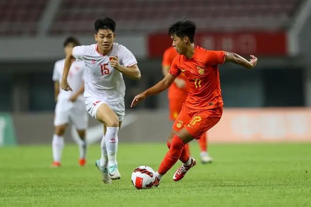 U22 Việt Nam (áo trắng) trong trận thua chủ nhà Trung Quốc 1-2 tại CFA Team China 2024 U22 Việt Nam (áo trắng) trong trận thua chủ nhà Trung Quốc 1-2 tại CFA Team China 2024