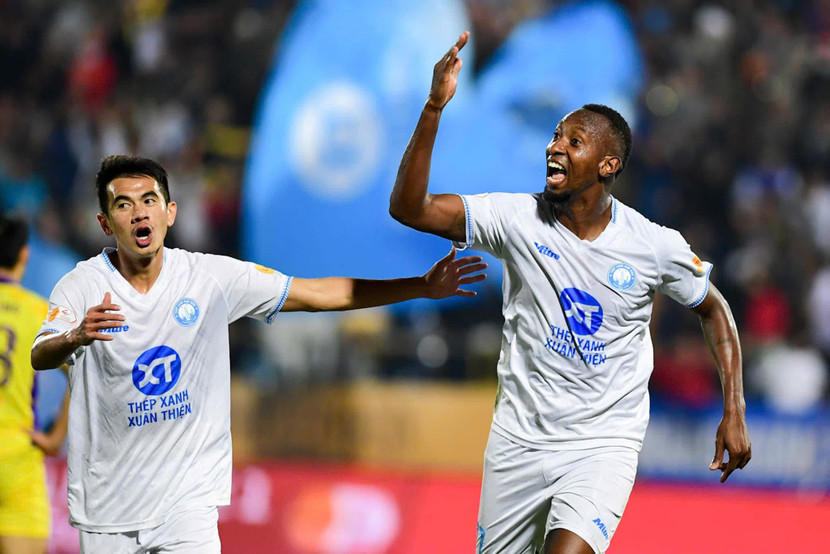 CLB Nam Định mở cửa miễn phí đón khán giả vào cổ vũ trận tiếp CLB Sanfrecce Hiroshima lúc 19h ngày 12-2, thuộc vòng 1/8 Cúp C2 châu Á 2024/25