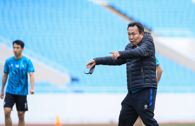 Tân HLV Hoàng Văn Phúc cùng Hà Nội FC dự báo gặp khó trong ngày "xông đất" Thiên Trường Tân HLV Hoàng Văn Phúc cùng Hà Nội FC dự báo gặp khó trong ngày "xông đất" Thiên Trường