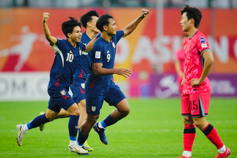 Thái Lan bất ngờ mở tỉ số ở phút 23, trước khi thua chung cuộc 1-4 trước Hàn Quốc