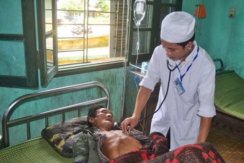 Cận cảnh những đồ vật "không đụng hàng" của 2 bố con "người rừng" ảnh 4