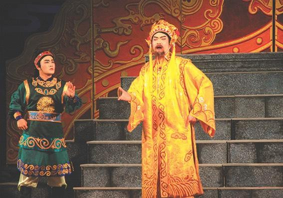 Một cảnh trong vở "Truyện ngoài chính sử-Làm vua" do các nghệ sĩ nhà hát Tuồng VN biểu diễn đã đoạt HCV hội diễn Một cảnh trong vở "Truyện ngoài chính sử-Làm vua" do các nghệ sĩ nhà hát Tuồng VN biểu diễn đã đoạt HCV hội diễn